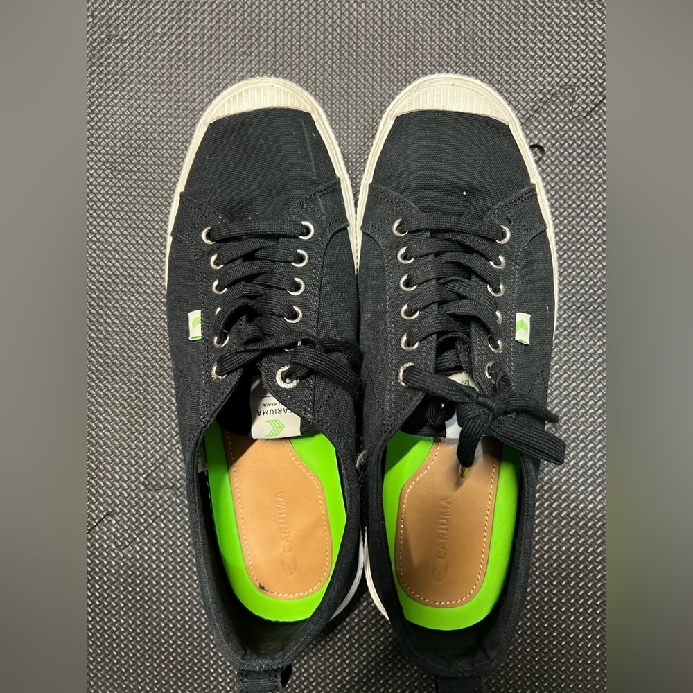 Cariuma shoes low size 12